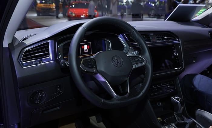 TIGUAN NEW XANH (2)