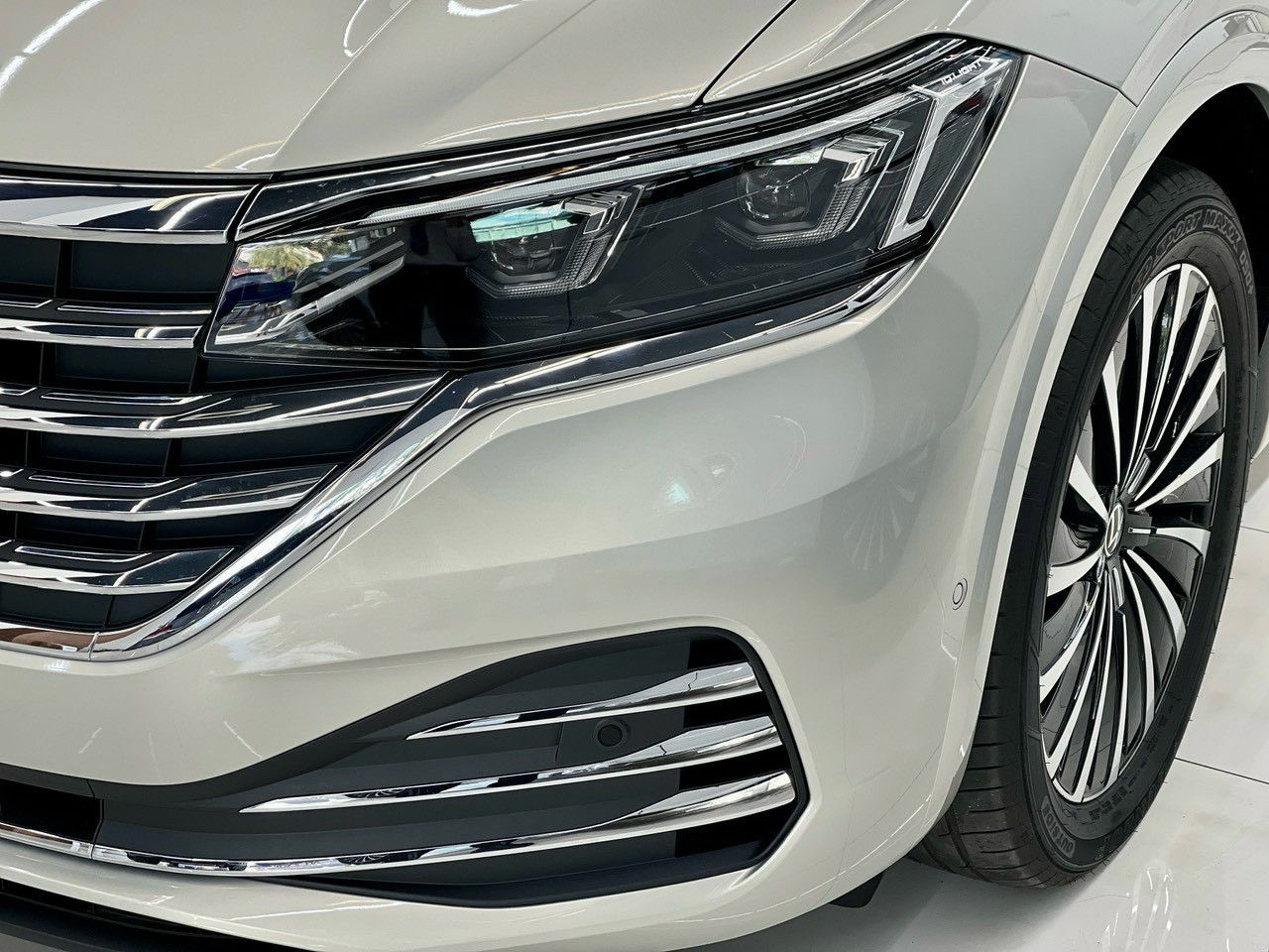 viloran luxury màu bạc (8)